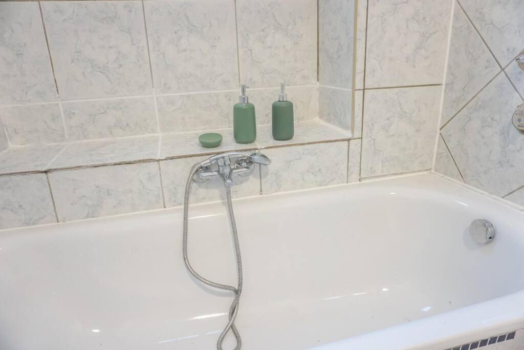 Apartment In Wuppertal - Charmante 3-Zimmer-Oase Mit Kamin Und Badewanne Esterno foto