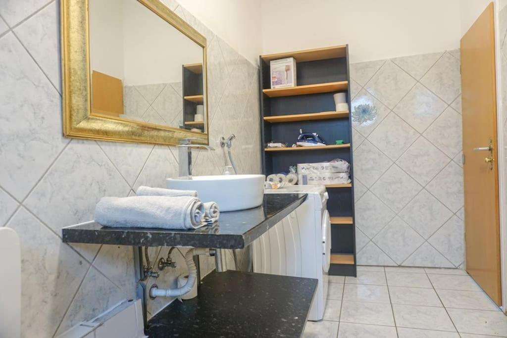 Apartment In Wuppertal - Charmante 3-Zimmer-Oase Mit Kamin Und Badewanne Esterno foto
